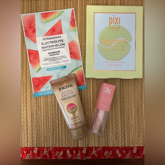 Beauty Bundle: jergens glow, pixi skintreats, vitamasques hydrate, cuticle serum - Picture 1 of 6